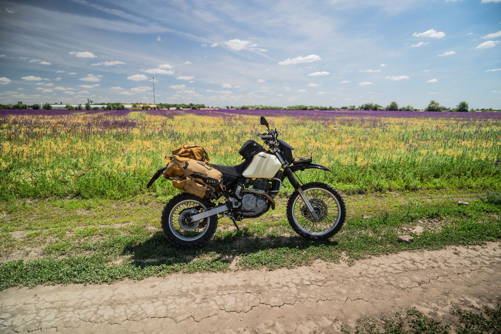 The fully packed DR650 SE, built to last 10,000 kilometers