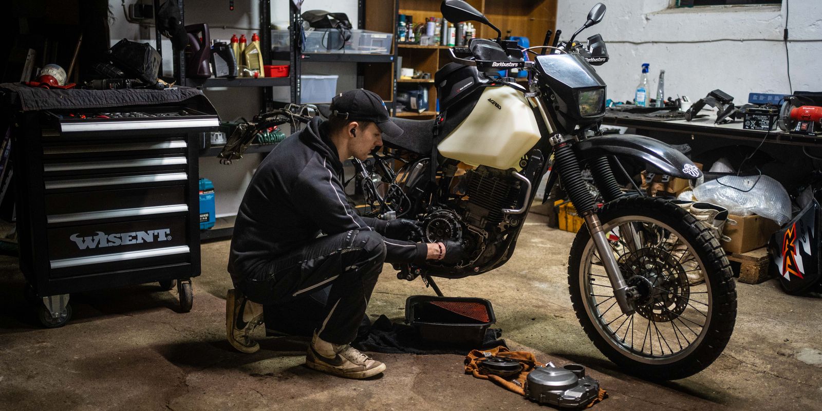 Preparing the Suzuki DR650 SE in the workshop before the trip